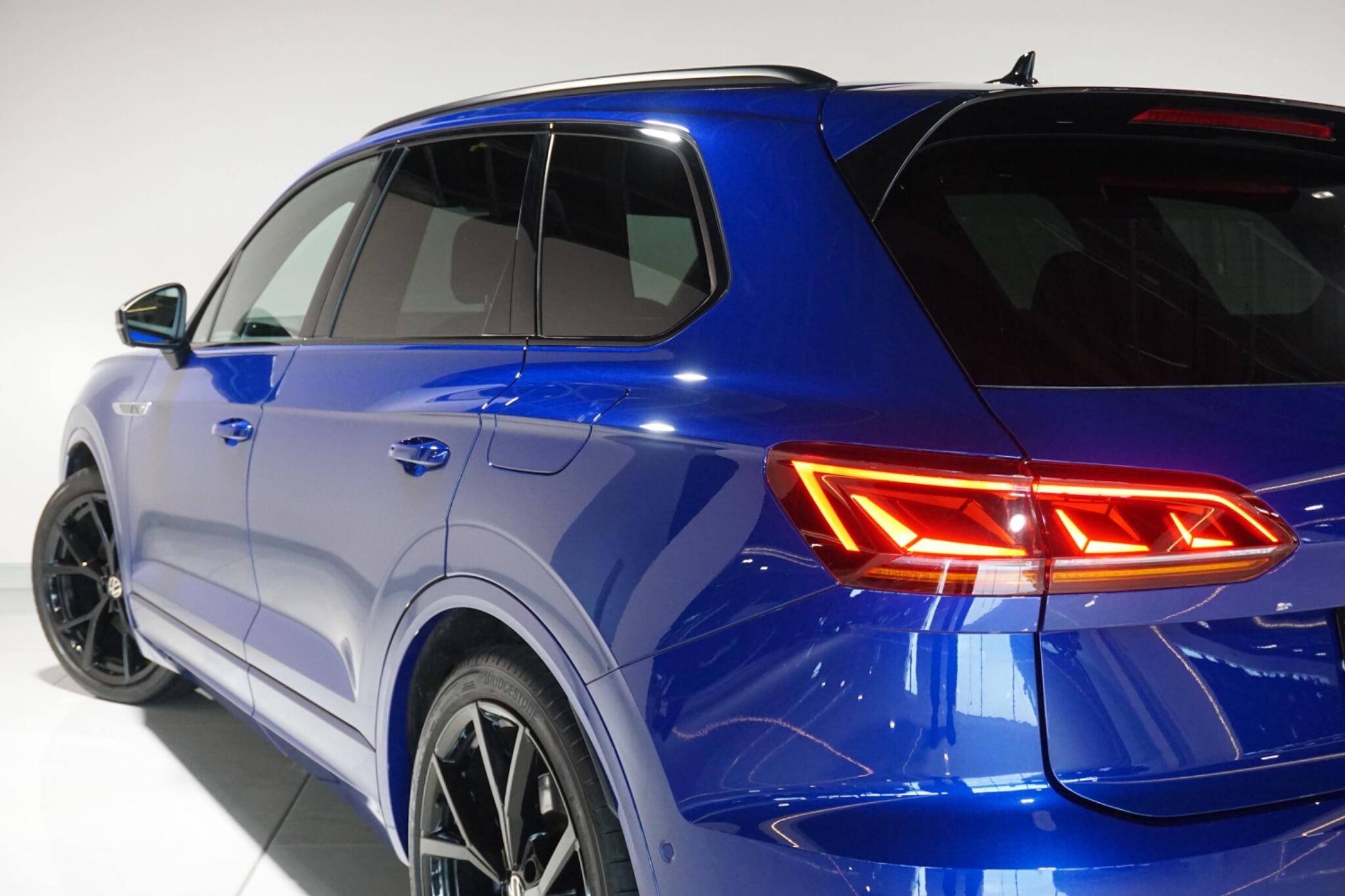 Volkswagen Touareg 3.0 V6 TSI eHybrid 14.3kWh R SUV 5dr Petrol Plug-in Hybrid Tiptronic 4Motion Euro 6 (s/s) (462 ps)